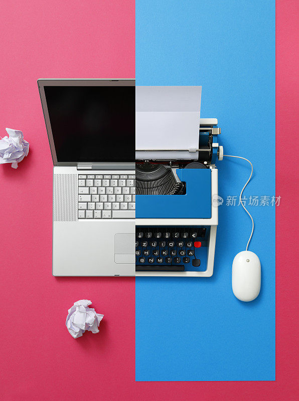 Digital und analog – Laptop and 80s Typewriter